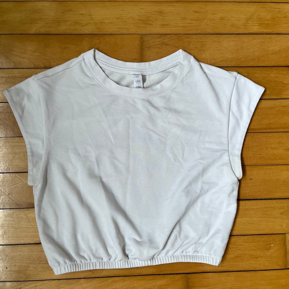 Alo Yoga Womens White Cropped Muscle Tee Cap Sleeve Elastic Hem Sweatshirt XS